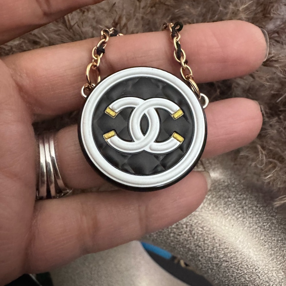 - Fashion Black and Gold Bag/keychain Charm - Picture 2 of 2